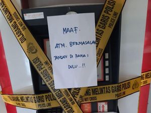 Coba Tipu Kapolsek Cileungsi, Pembobol Modus Ganjal ATM Dibekuk! Coba Tipu Kapolsek Cileungsi, Pembobol Modus Ganjal ATM Dibekuk!
