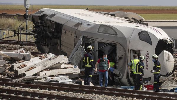 Dua Orang Tewas Akibat Kecelakaan Kereta vs Mobil di Spanyol