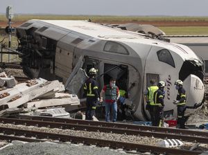 Dua Orang Tewas Akibat Kecelakaan Kereta vs Mobil di Spanyol