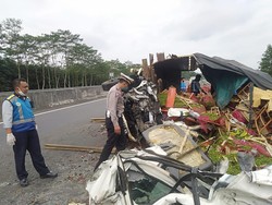 2 Truk Tabrakan di Tol Salatiga-Bawen, 1 Orang Tewas