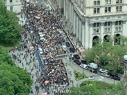 Suarakan Black Lives Matter, Massa Demo George Floyd Padati Balai Kota New York