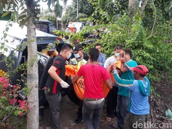 Dua Wanita di Bojonegoro Tewas Tertabrak Kereta, Satu Balita Kritis