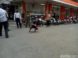 Tak Pakai Masker Saat New Normal di Ponorogo, Pria Ini Dihukum Jalan Jongkok