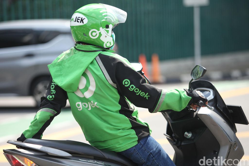 PSBB Jakarta berakhir esok hari, namun belum ada tanda-tanda aturan baru terkait ojek online untuk mengangkut penumpang. Saat ini Ojol hanya boleh mengantar barang.