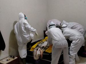 WN Ausie Ditemukan Tewas di Kosan, Dievakuasi Petugas Ber-APD Lengkap