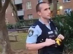 Polisi Penendang Remaja Aborigin Mengaku Alami Hari yang Buruk