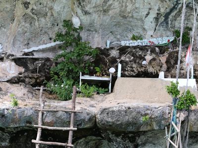Pulau Sakral Makam Putri Duyung di Papua Barat