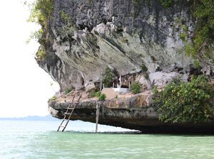Katanya Fakfak Punya Makam Putri Duyung Katanya Fakfak Punya Makam Putri Duyung
