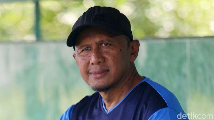 Rahmad Darmawan Rahmad Darmawan Latih PS Tira Persikabo
Pelatih kawakan Indonesia Rahmad Darmawan dipercaya oleh tim PS Tira Persikabo untuk menjadi juru taktik, Bogor, Jumat (3/5/2019). Grandyos Zafna/detikcom
