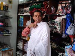 Curhat Pemilik Toko Perlengkapan Haji: Sepi Pembeli, Stok Menumpuk di Gudang