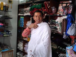 Curhat Pemilik Toko Perlengkapan Haji: Sepi Pembeli, Stok Menumpuk di Gudang