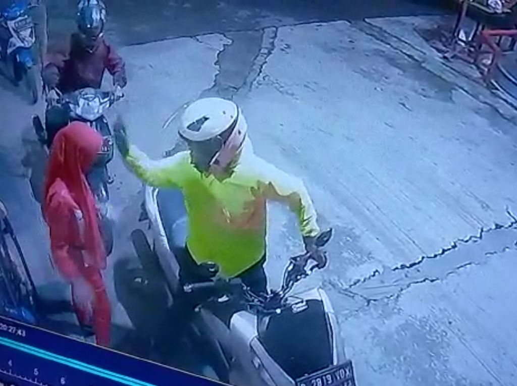 Waduh! Karyawati SPBU ini Diduga Ditampar Konsumen Waduh! Karyawati SPBU ini Diduga Ditampar Konsumen