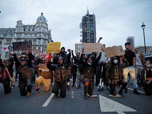 Aksi Demo Kematian George Floyd di Inggris Berujung Ricuh