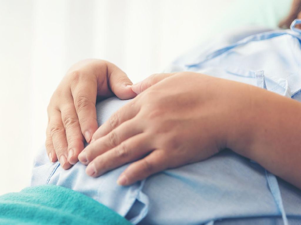 Sudah Operasi Lasik, Bisakah Ibu Hamil Melahirkan Normal?