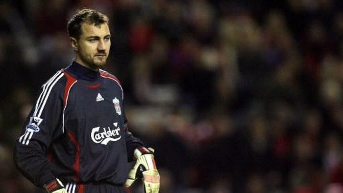 Liverpool goalkeeper Jerzy Dudek stands in goal against Arsenal in their English League Cup quarter final football match  at Anfield, Liverpool, England, 09 January 2007. Arsenal won the game 6-3. AFP PHOTO/PAUL ELLIS (Photo by PAUL ELLIS / AFP)