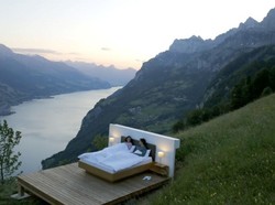 Hotel Gaya Baru, Tanpa Atap Tanpa Dinding