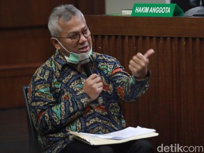Ketua KPU Bersaksi di Sidang Suap PAW Anggota DPR