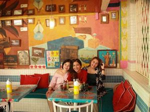 Bergaya di Motel Mexicola Sebelum Ada Corona