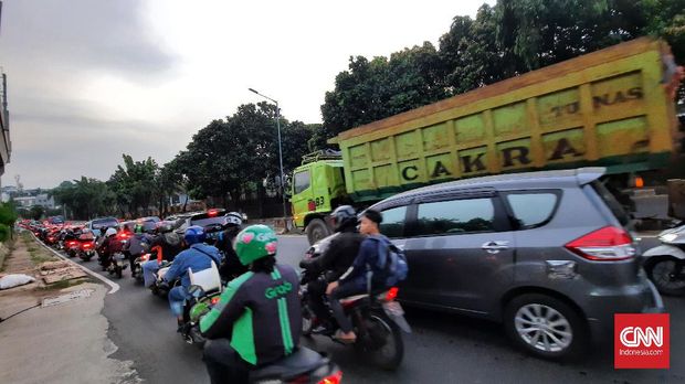 Pantauan Lalin Jakarta arah Tangsel di Hari Terakhir PSBB tahap 3 DKI Jakarta Pantauan Lalin Jakarta arah Tangsel di Hari Terakhir PSBB tahap 3 DKI Jakarta, Kamis (4/6).