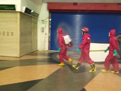 Pasar Tanah Abang Disemprot Disinfektan, Persiapan New Normal?