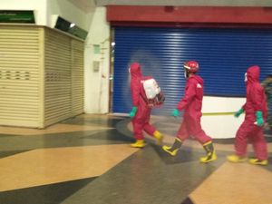 Pasar Tanah Abang Disemprot Disinfektan, Persiapan New Normal? Pasar Tanah Abang Disemprot Disinfektan, Persiapan New Normal?