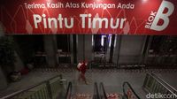 PSBB Jakarta Diperpanjang Pasar Tanah Abang Disemprot Disinfektan