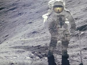 10 Orang Termuda yang Pernah Mendarat di Bulan, Nomor Satu Usianya 36 Tahun 10 Orang Termuda yang Pernah Mendarat di Bulan, Nomor Satu Usianya 36 Tahun