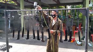 Menengok Perawatan Senjata SS1 Milik TNI di Kulon Progo