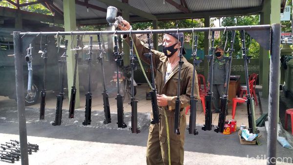 Menengok Perawatan Senjata SS1 Milik TNI di Kulon Progo