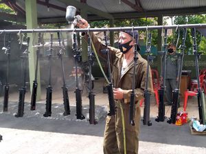 Menengok Perawatan Senjata SS1 Milik TNI di Kulon Progo Menengok Perawatan Senjata SS1 Milik TNI di Kulon Progo