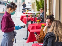 Siapkan Sertifikat! Mau ke Resto Outdoor-Salon di DKI Harus Sudah Vaksin