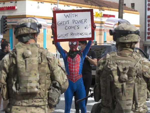 Spiderman-Batman Protes Kematian George Floyd