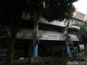 Hiruk-pikuk Keramaian Sepakbola yang Hilang di Stadion Benteng Hiruk-pikuk Keramaian Sepakbola yang Hilang di Stadion Benteng