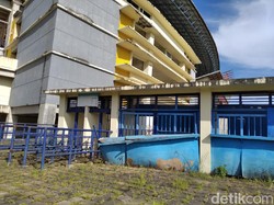 Loket tiket Stadion Palaran juga tak terawat. Butuh banyak perbaikan. (Foto: detikcom/Suriyatman)
