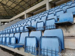 Stadion Palaran mempunyai fasilitas single seat. Malangnya, 67 ribu tempat duduk itu tak terawat. (Foto: detikcom/Suriyatman)
