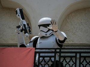 Terapkan Jarak Sosial, Disney Kerahkan Prajurit Star Wars Terapkan Jarak Sosial, Disney Kerahkan Prajurit Star Wars