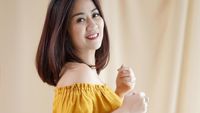 Cantik dan Seksi! Pose Tante Ernie Saat Ngemil dan Nikmati Floating Breakfast