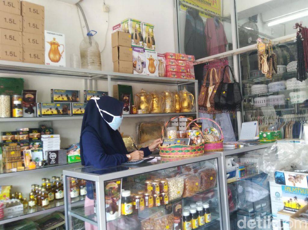 Toko Oleh-oleh Haji di Semarang Putar Otak Imbas Sepi Pembeli Toko Oleh-oleh Haji di Semarang Putar Otak Imbas Sepi Pembeli