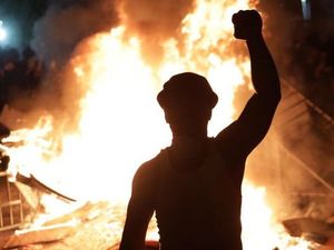 Video Menyesatkan dan Teori Konspirasi Seputar Aksi Demo George Floyd