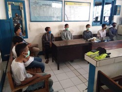 Polisi Tilang 6 Remaja yang Viral Boncengan 1 Motor di Sragen