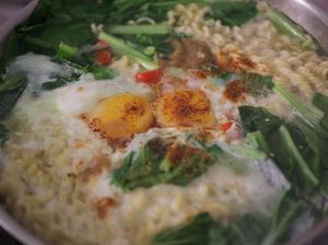 Masak Mie Instan Pakai Air Mentah atau Matang, Kamu Tim Mana?