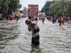 Banjir Rob Terjang Muara Baru