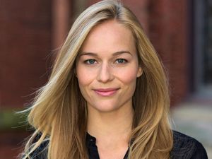 Mengenal Model Bergelar PhD yang Teorinya Mengubah Pengobatan Modern