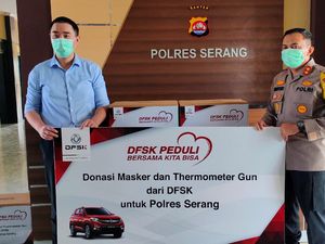 DFSK Bagi-bagi Masker dan Thermogun di Serang