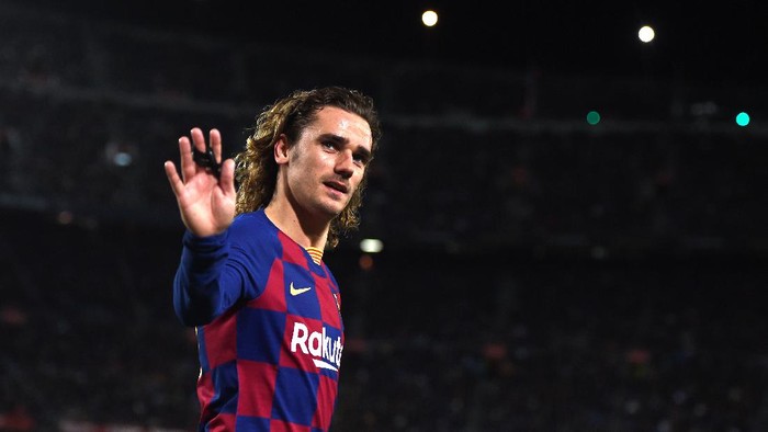 BARCELONA, SPAIN - MARCH 07: Antoine Griezmann of FC Barcelona looks on during the La Liga match between FC Barcelona and Real Sociedad at Camp Nou on March 07, 2020 in Barcelona, Spain. (Photo by Alex Caparros/Getty Images)