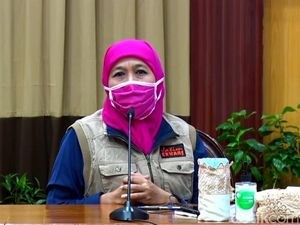 Khofifah Sampaikan Alasan Transisi New Normal Malang Raya Diperpanjang Khofifah Sampaikan Alasan Transisi New Normal Malang Raya Diperpanjang