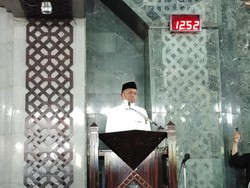 Jumatan di Masjid Al Markaz, Gubernur Sulsel: Jemaah Jaga Jarak-Pakai Masker