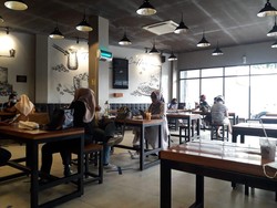 Suasana Kafe-Rumah Makan di Depok yang Kembali Buka dengan Kebiasaan Baru