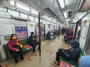 Hari Pertama PSBB Transisi di DKI, KRL Bekasi-Jakarta Sepi