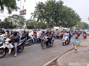 Hari Ke-1 PSBB Transisi DKI, Jalan Daan Mogot Arah Cengkareng Mulai Ramai
